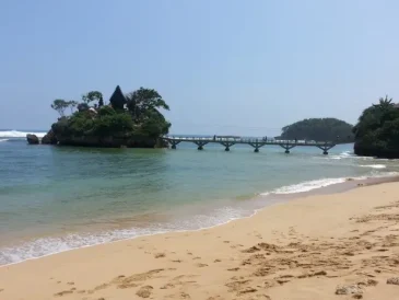 Pantai Balekambang Wisata Pantai yang Memesona di Malang